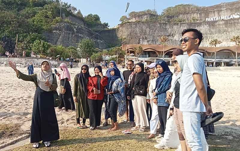 Penerjemah dan Tour Guide